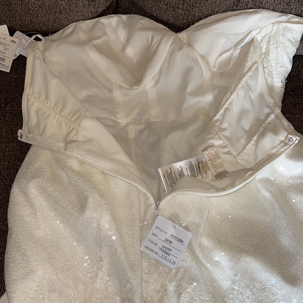 Galina Signature Ivory allover sequin corset plus wedding‎ dress Size 20 - Picture 15 of 16